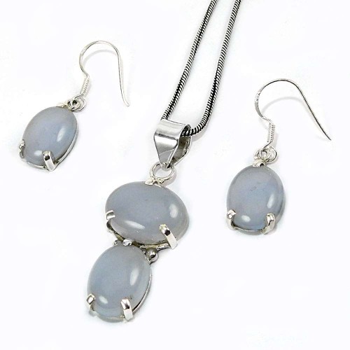 Scrumptious 925 Sterling Silver Chalcedony Gemstone Pendant and Earrings Set