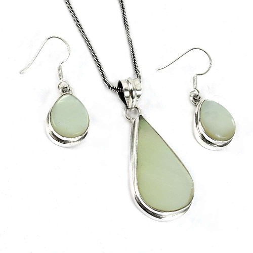 Good-Looking 925 Sterling Silver Mother Of Pearl Pendant and Earrings Set