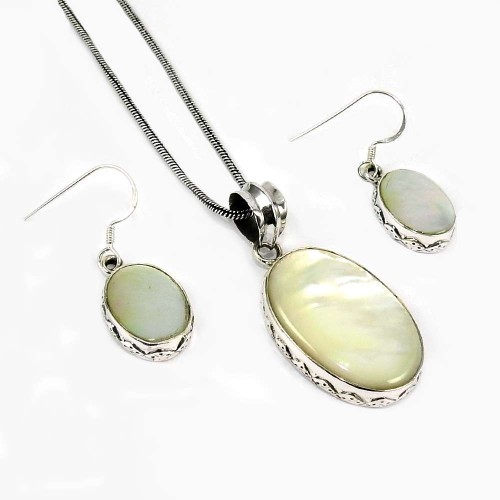 Rare 925 Sterling Silver Mother Of Pearl Pendant and Earrings Set