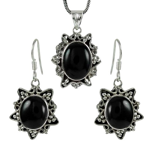 Scrumptious 925 Sterling Silver Black Onyx Gemstone Pendant and Earrings Set