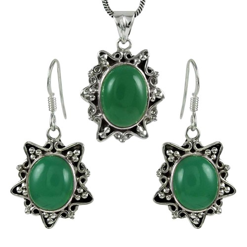 Pretty 925 Sterling Silver Green Onyx Gemstone Pendant and Earrings Set