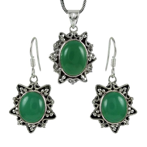 Lovely 925 Sterling Silver Green Onyx Gemstone Pendant and Earrings Set
