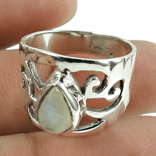 Stylish Rainbow Moonstone 925 Sterling Silver Ring Jewellery Supplier